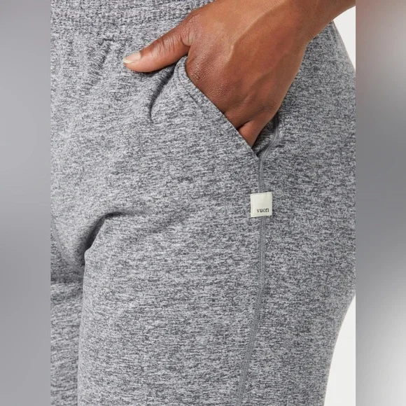 VUORI Boyfriend Jogger in Heather Grey - Picture 4 of 10